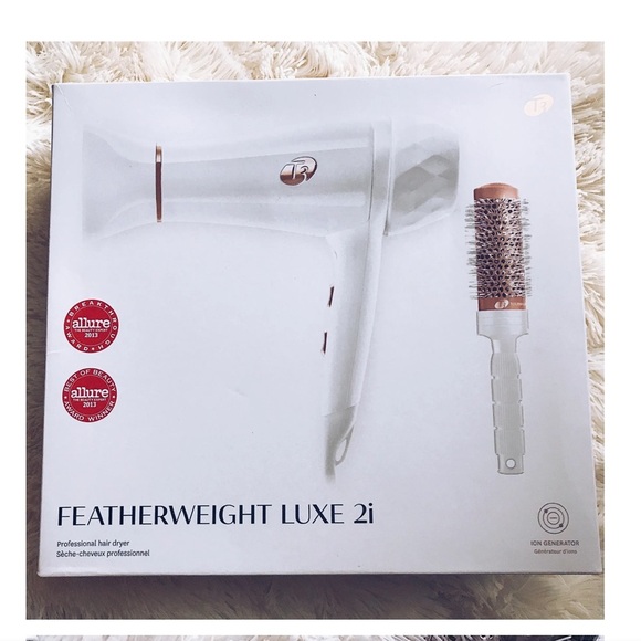 T3 Featherweight Luxe 2i Hair Dryer
NEW in BOX blowdryer & brush included
0207 - Picture 7 of 11